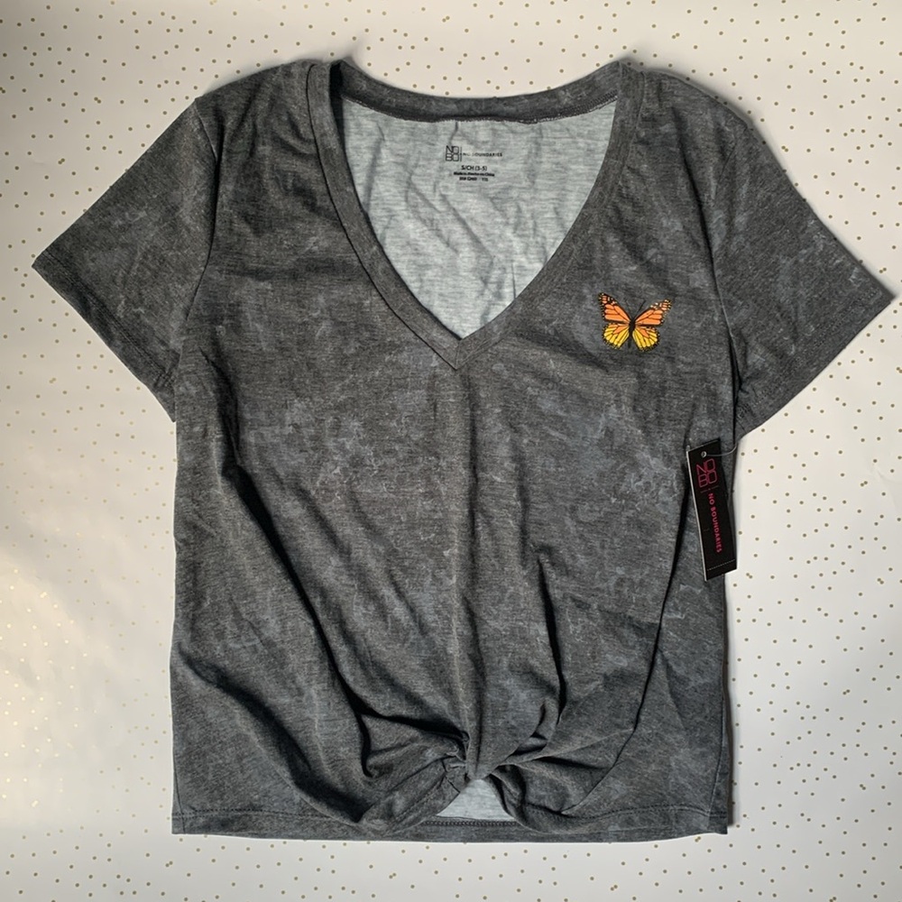 No boundaries S (3-5) twist front Tee